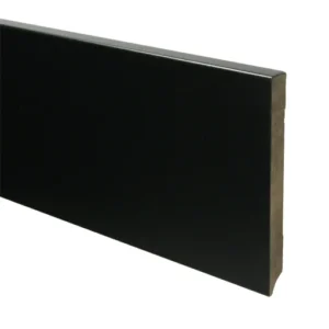 Moderne plint 150x15mm RAL 9005