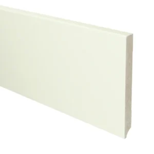 MDF Moderne plint 150x15mm RAL 9010