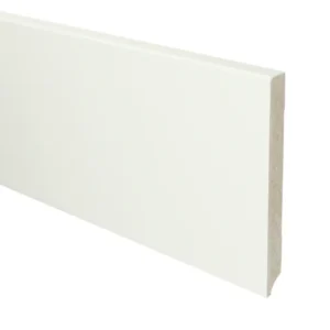 Moderne plint 150x15mm RAL 9016